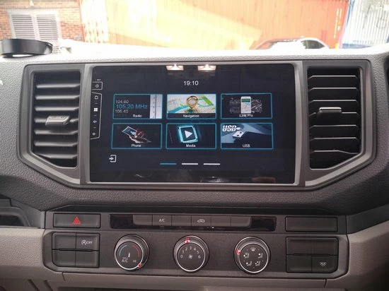Dynavin Navigatie VW Crafter Vanaf 2017 Touch Screen Parrot Carkit Apple Carplay Android Auto TMC 4 Dynavin Navigatie VW Crafter Vanaf 2017 Touch Screen Parrot Carkit Apple Carplay Android Auto TMC - Afbeelding 2