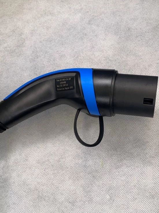 Apeks Electrical - EV Laadkabel Gekrulde Spiraal - Type 2 Naar Type 1 - 1 Fase - 32A - 7.4kW, Lengte 5 Meter 4 Apeks Electrical - EV Laadkabel Gekrulde Spiraal - Type 2 Naar Type 1 - 1 Fase - 32A - 7.4kW, Lengte 5 Meter - Afbeelding 2