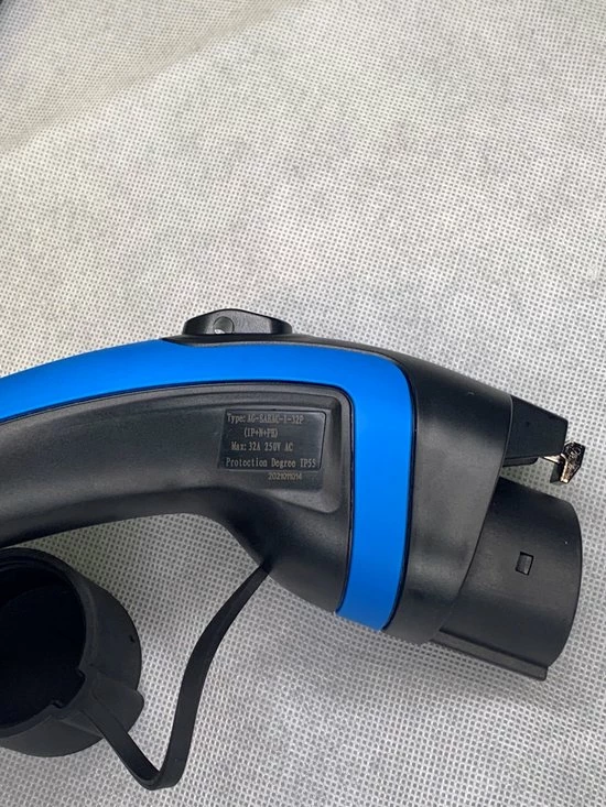 Apeks Electrical - EV Laadkabel Gekrulde Spiraal - Type 2 Naar Type 1 - 1 Fase - 32A - 7.4kW, Lengte 5 Meter 8 Apeks Electrical - EV Laadkabel Gekrulde Spiraal - Type 2 Naar Type 1 - 1 Fase - 32A - 7.4kW, Lengte 5 Meter - Afbeelding 6